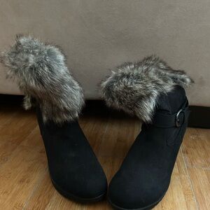 LOWER EAST SIDE Black Boots with Faux Fur Trim